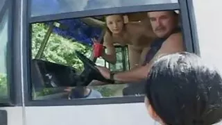 Juoda gaidžiai į sceną balta mergaitė Dvigubai Skverbtis