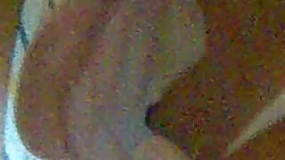 Į fishnets ir kelnaitės, cutie atėjo per namų fuck