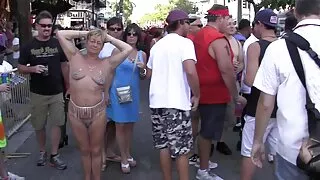 Busty blond kenčia bausmės Didelis Gaidys