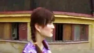 Skinn bruna Brunetė parodė, kas yra didelis gaidys į makštį ir cum Į Burną
