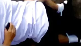 Vaikinas ant lovos fucks Krūtinė milf