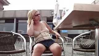 Dvi jaunos moterys suviliojo mielas treneris threesome