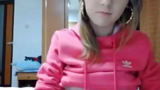Vaikinas padarė staigmeną savo draugei ir pakvietė draugą seksui į dvi skyles