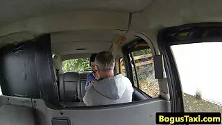 Aš nusipirkau du studentus spąstus, mušti juos už skruosto