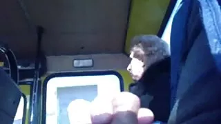 Juokinga įstūmė į troiachka zhmJ