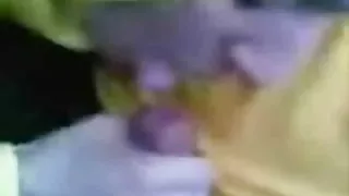 Bosas fucks blondinių asilas ant stalo