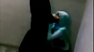 Du vaikinai Pakliuvom Mergina Gražūs Papai